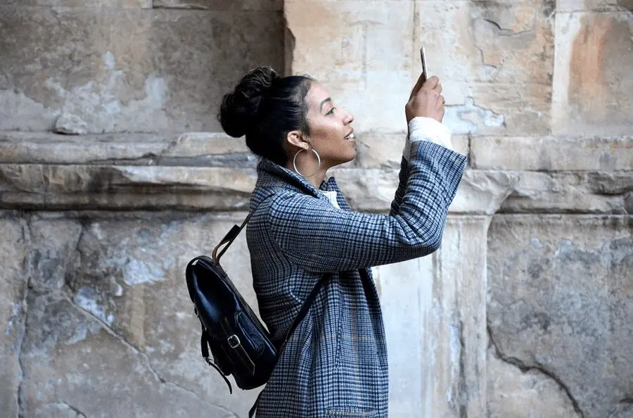 CONNECTING TO CUSTOMERS WITH USER-GENERATED CONTENT